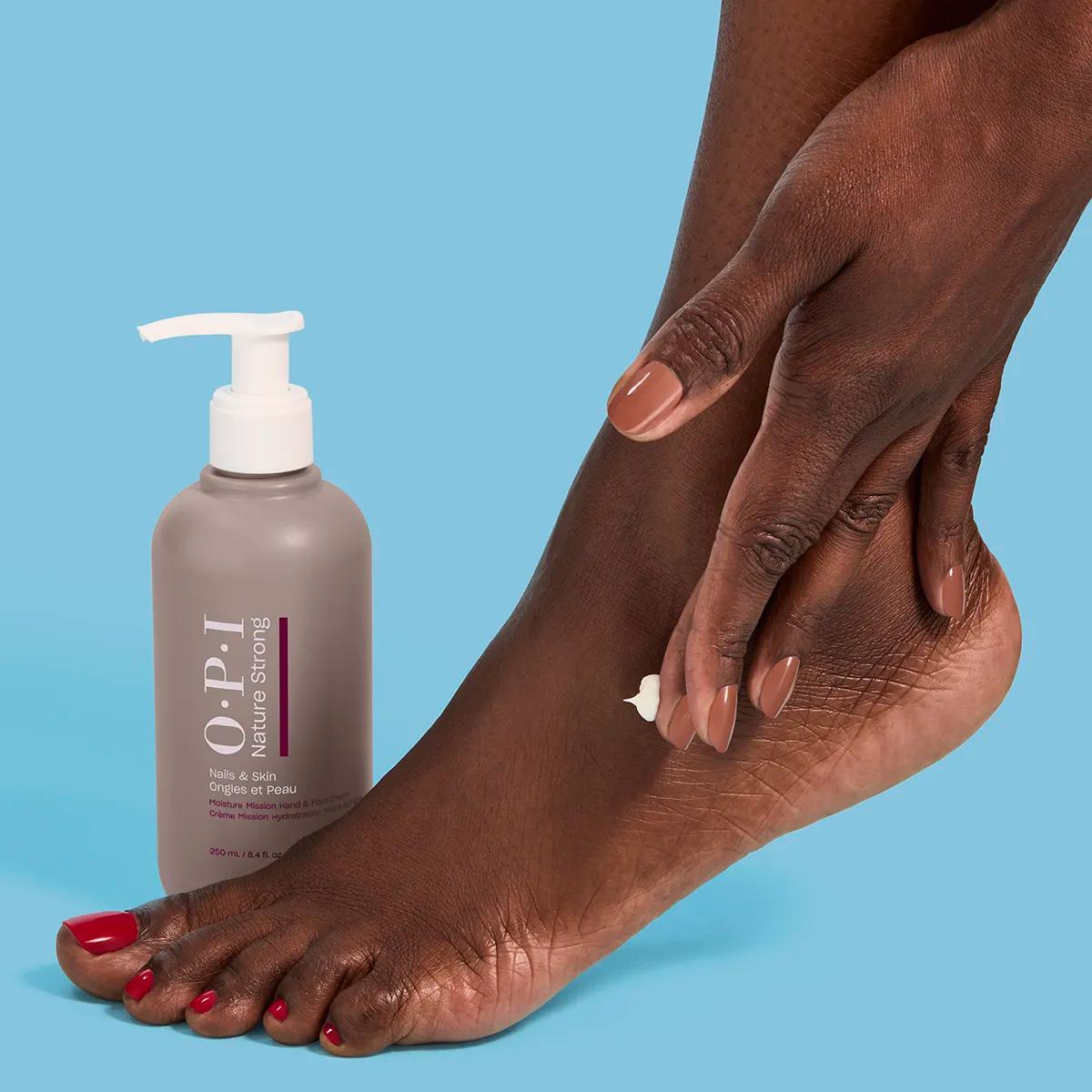 OPI Nature Strong Moisture Mission Hand & Foot Cream Glamour