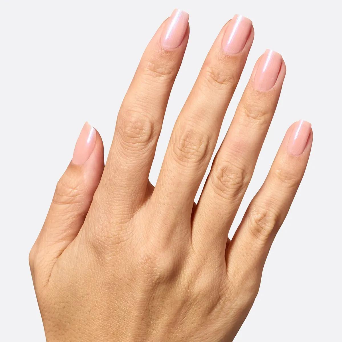 OPI Infinite Shine IST43 Moon Gleam Hand